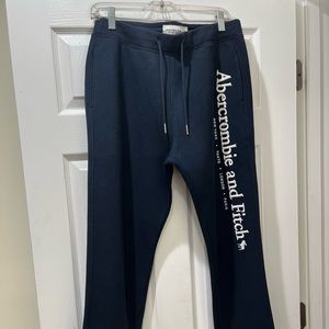 Slightly loved mens navy and white Abercrombie sweatpants size M.